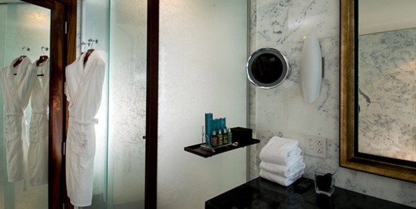 https://www.garibaldiglass.com/wp-content/uploads/2021/06/Shangri-La-Garibaldi-Glass-Design-Shower-596x300-1.jpg