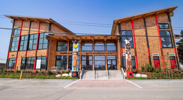 https://www.garibaldiglass.com/wp-content/uploads/2021/08/Tsawwassen-Youth-Centre-Front-640x352.jpg